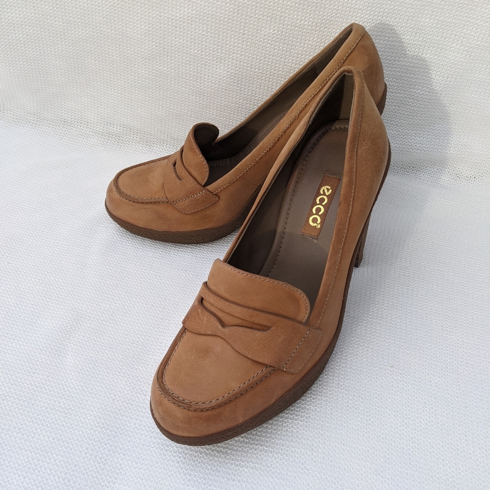 NWOB! Ecco heeled loafers size 37
